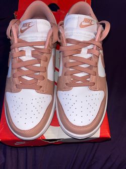 Women’s Nike dunk low Rose color  Size 8