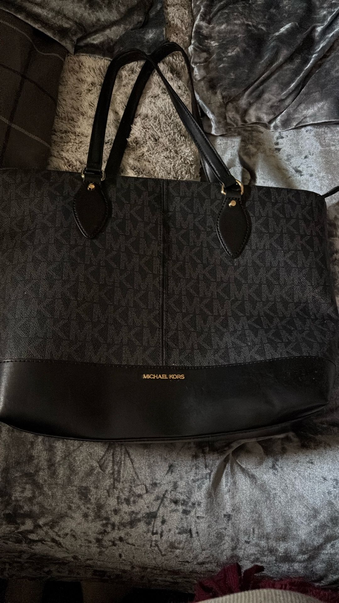 Michael Kors Big Hand Bag