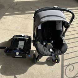 Doona car seat/stroller and Base