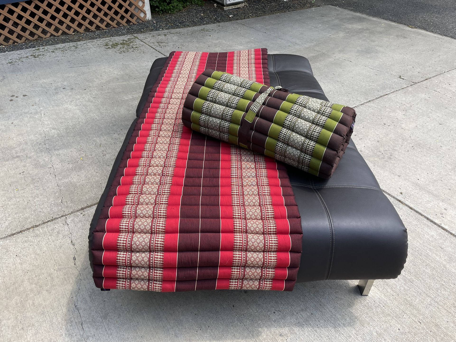 Thai Natural fiber cushions, red and green (not the futon)