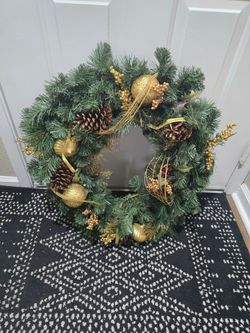 Decorated Christmas Wreath with Gold Ornaments