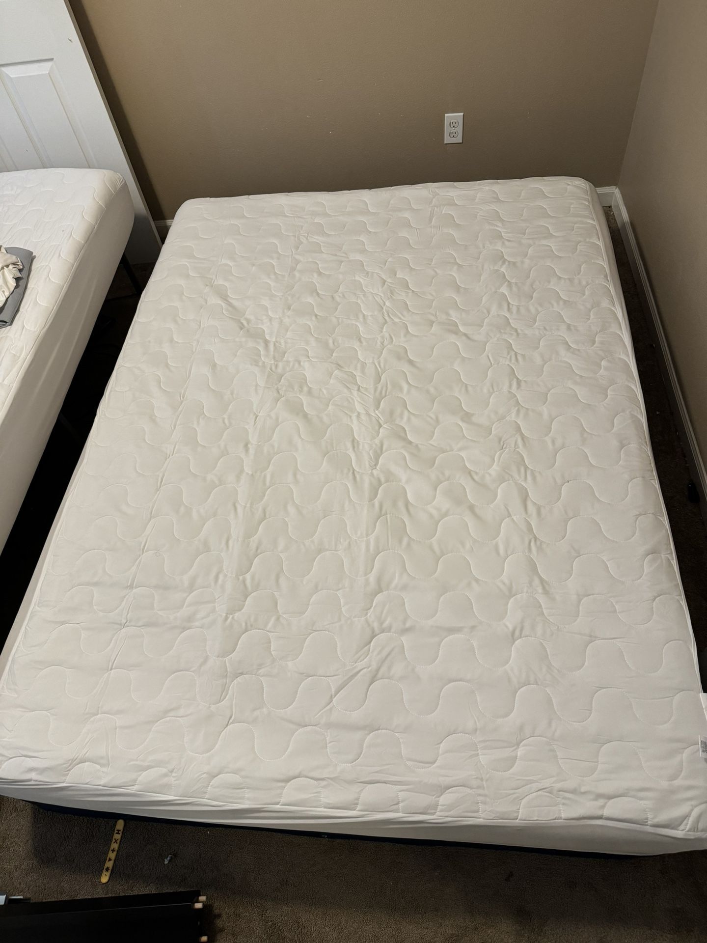 Queen Size Mattress . 125$, OBO