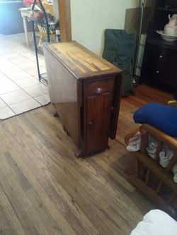 Foldable table