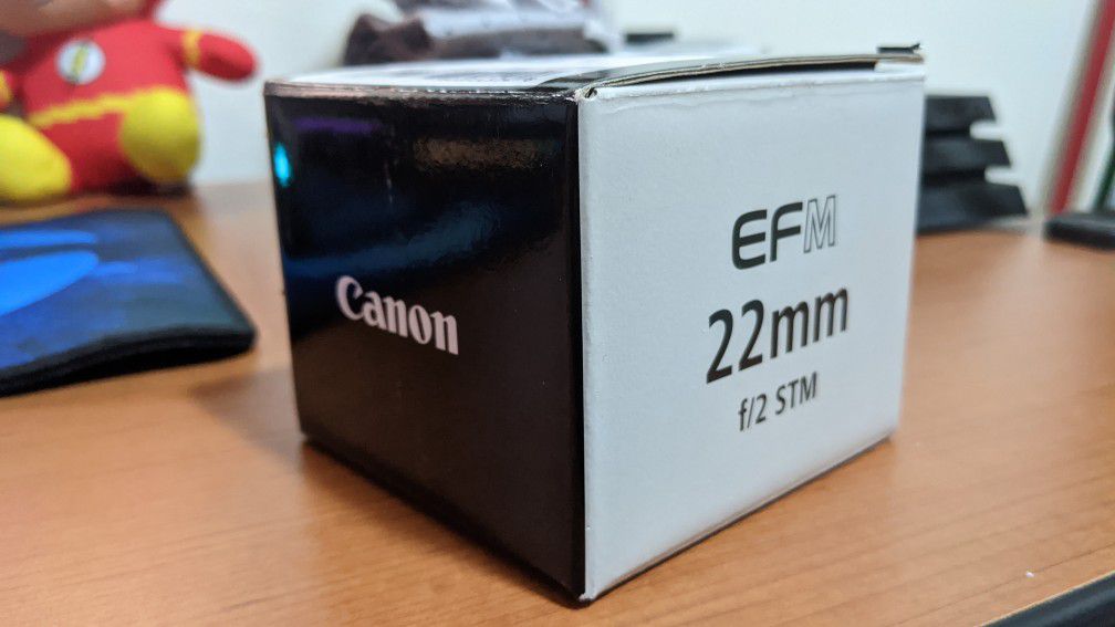 EF-M 22 mm F/2 STM Canon lens