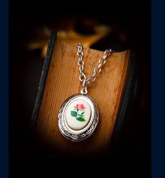 🌹♥️PRECIOUS FLORAL ROSE 🌹 LOCKET ♥️🌹
