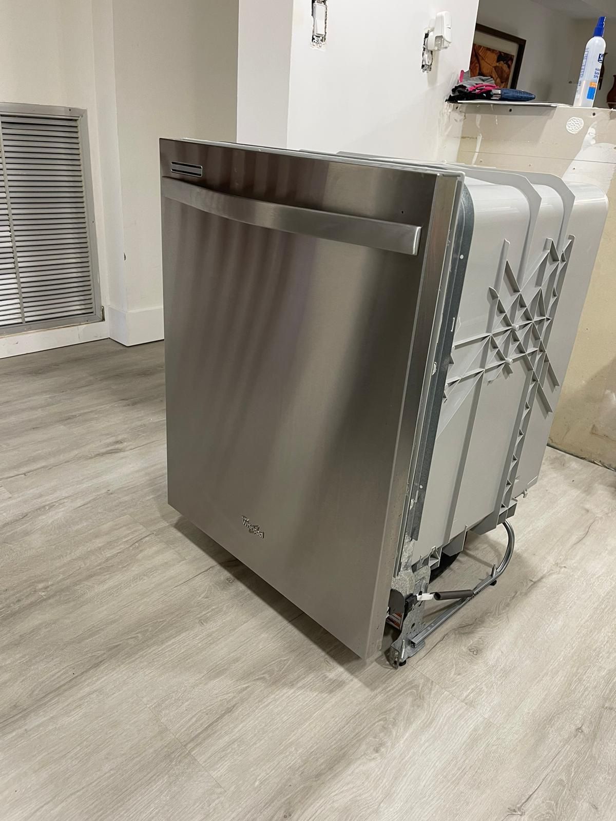 Whirlpool Gold Series Dishwasher In Stainless Steel for Sale in Fort
