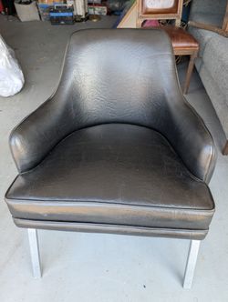 Vintage Mid-Century Modern Tufted Chair – Black Vinyl with Chrome Legs