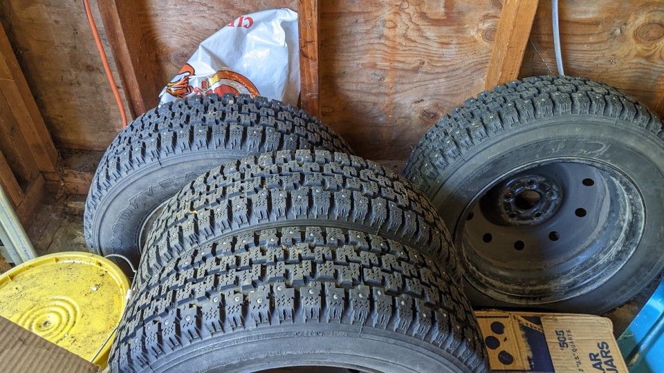 4 Used Snow Tires for Sale in Bothell, WA OfferUp
