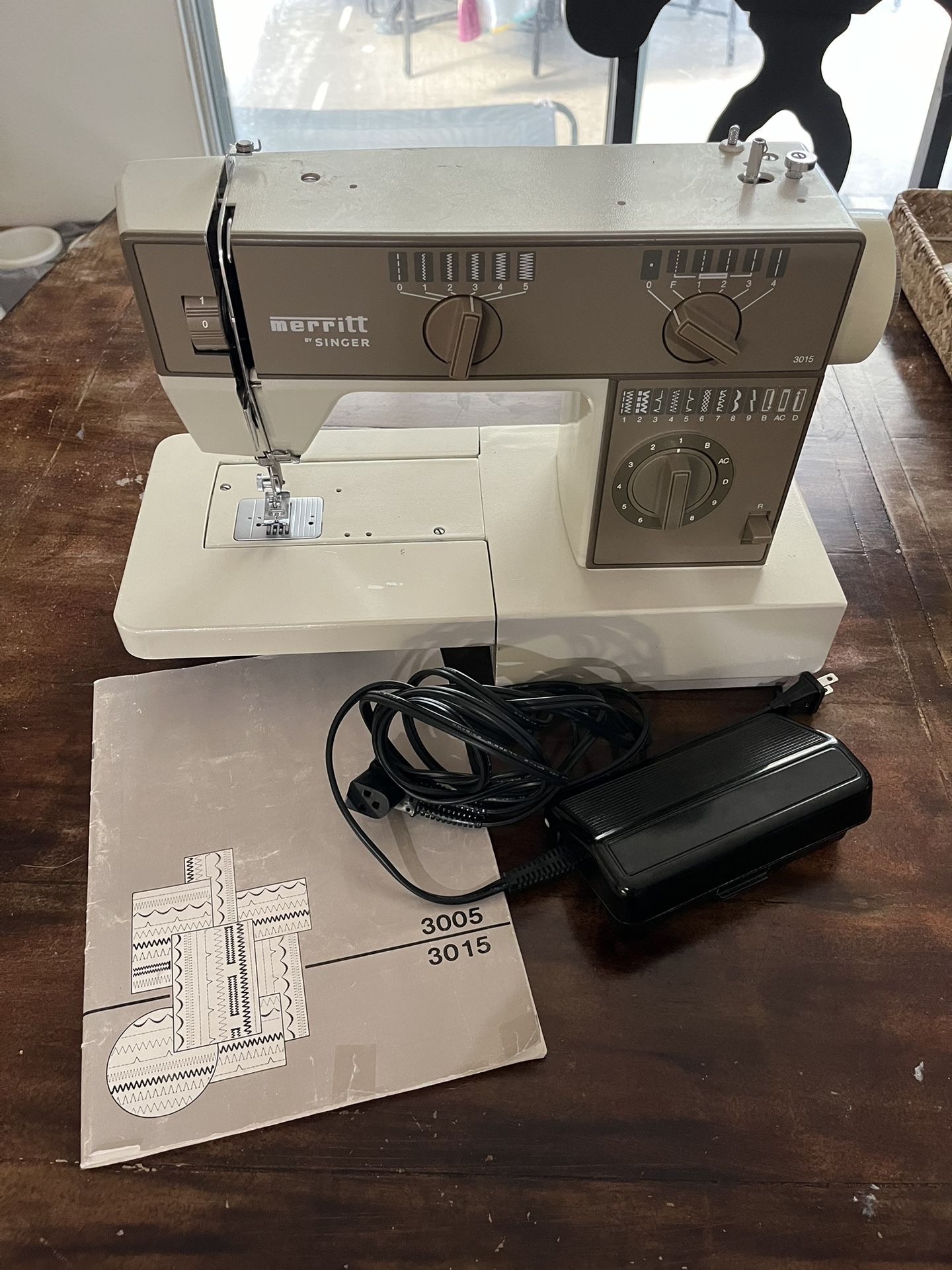 Merritt Singer 3015 Sewing Machine
