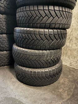 Vendo 185/60/R15 las 4 llantas Michelin por $170