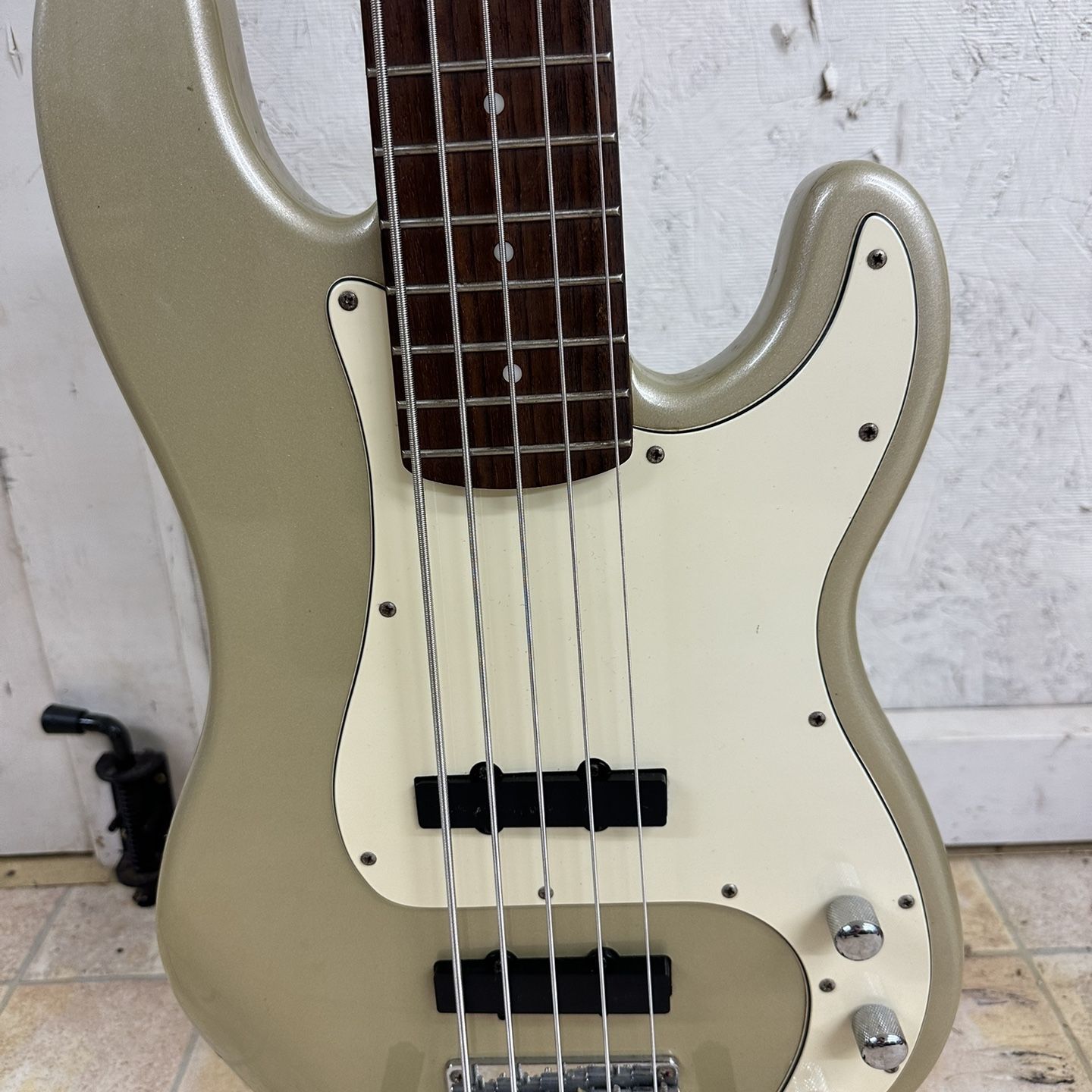 Squire Affinity Precision Bass V Shoreline Gold Electric Bass Guitar $300 Firm