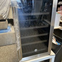 New GE 19 Inch Beverage Center