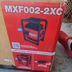Milwaukee MX FUEL CARRY-ON 3600with 1800W Power Supply