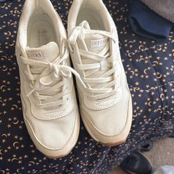 Sketchers Tenis Shoes Size 6