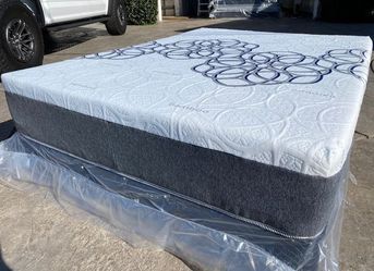Queen Bamboo Cool Gel Memory Foam!!