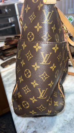 LV Wallet for Sale in Leominster, MA - OfferUp
