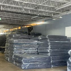 Queen Mattress Come With  Free Delivery 🚚 To Reasonable Distance 