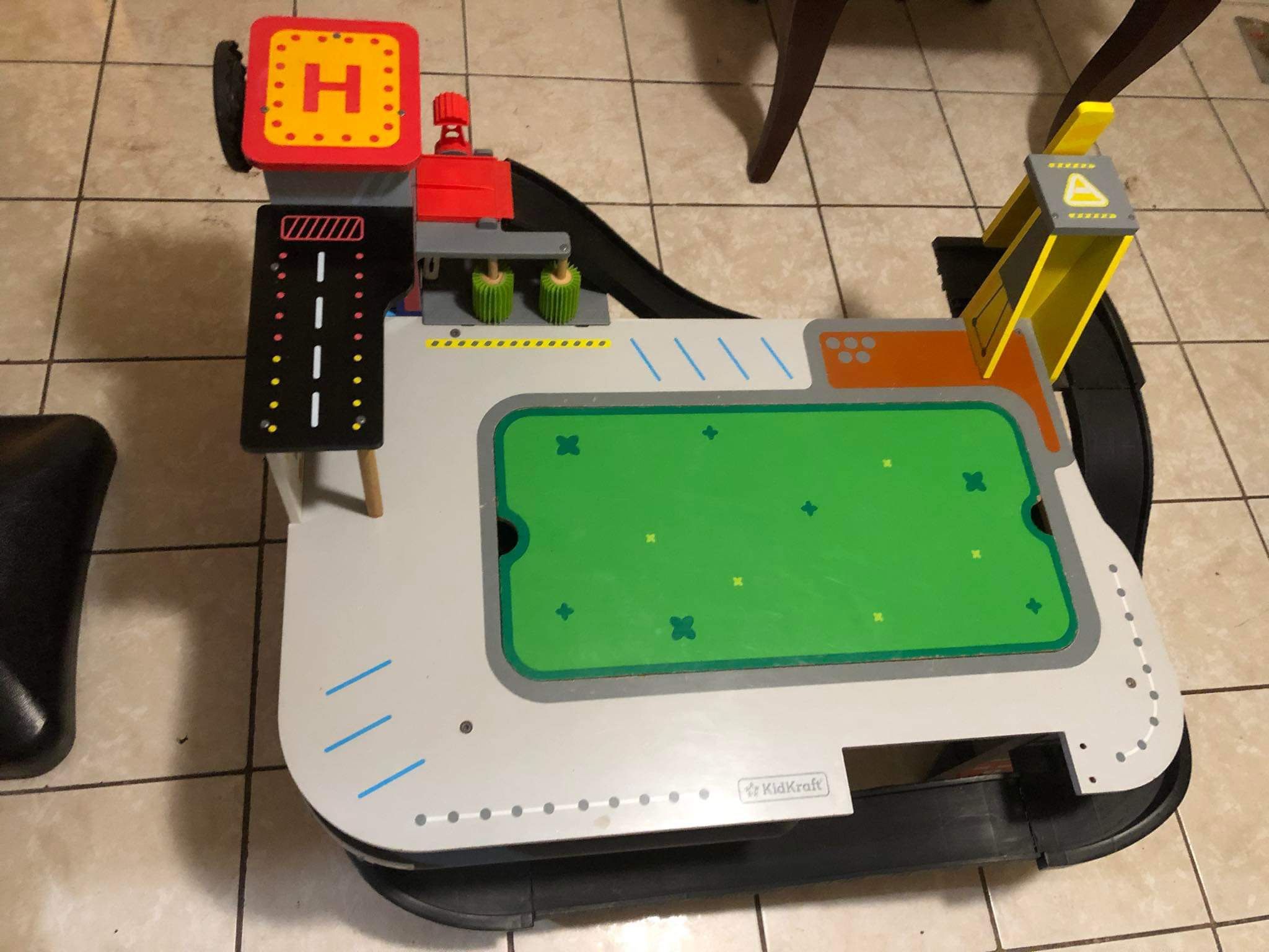Kidkraft Freeway Frenzy Raceway Table