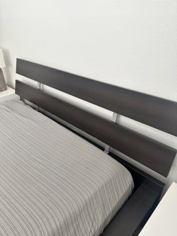 Full size bed