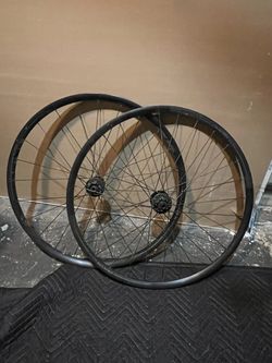 Specialized 700c Axis Elite wheels
