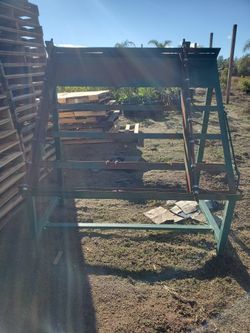 Metal Pallet Assembly Table