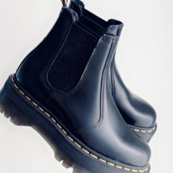 Dr. (Doc) Martens 2976 Black Chelsea Boots Size 7 