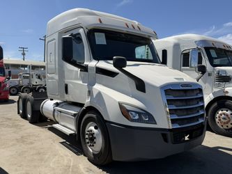 2019 Freightliner Cascadia 116 (48inch Midroof Sleeper)