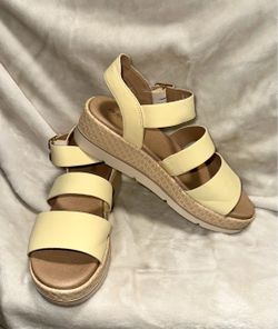Dr,. Scholl's Women's Yellow Platform Wedge Sandals Size 8