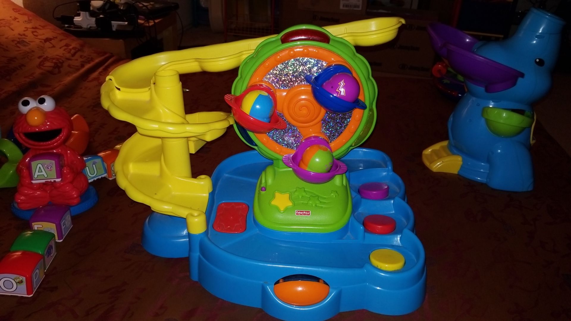 Fisher-Price Topzy Tumblers Twirlin' Tumblin' Fun Park