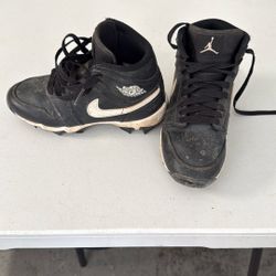 Jordan youth Baseball cleats 2Y