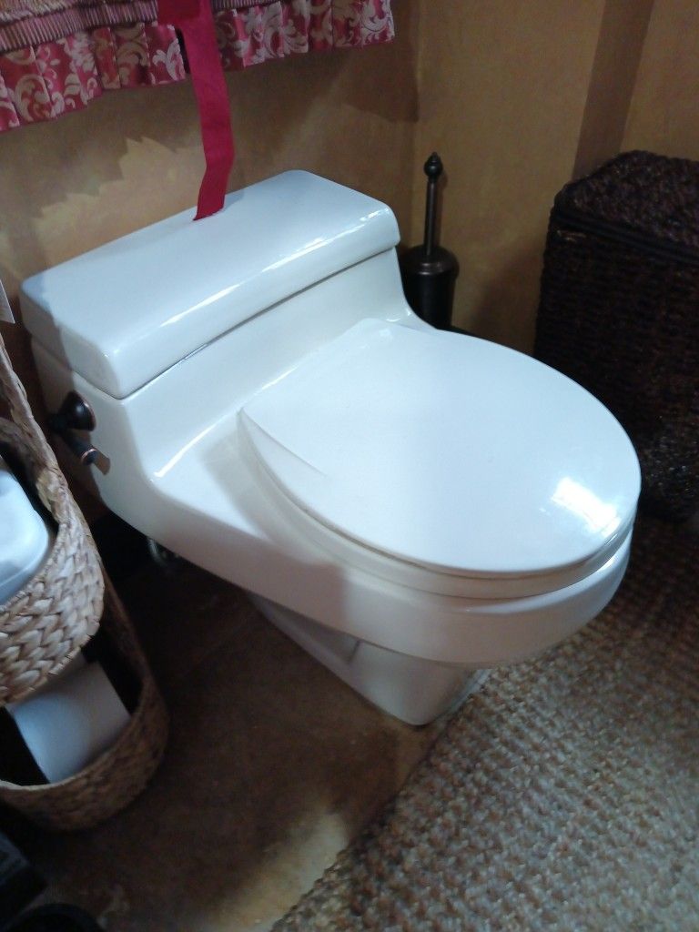 Kohler Rialto Toilets 4 for Sale in Las Vegas, NV OfferUp