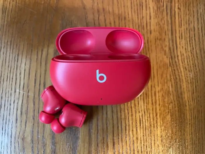 Apple beats airpods (red)