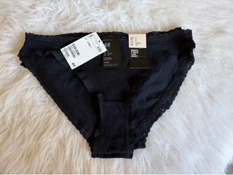 New- H&M 4 pack Women’s Panties - Size S