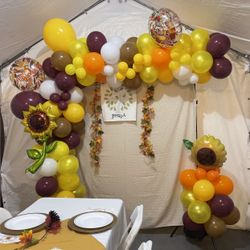 Friendsgiving Balloon Garland 