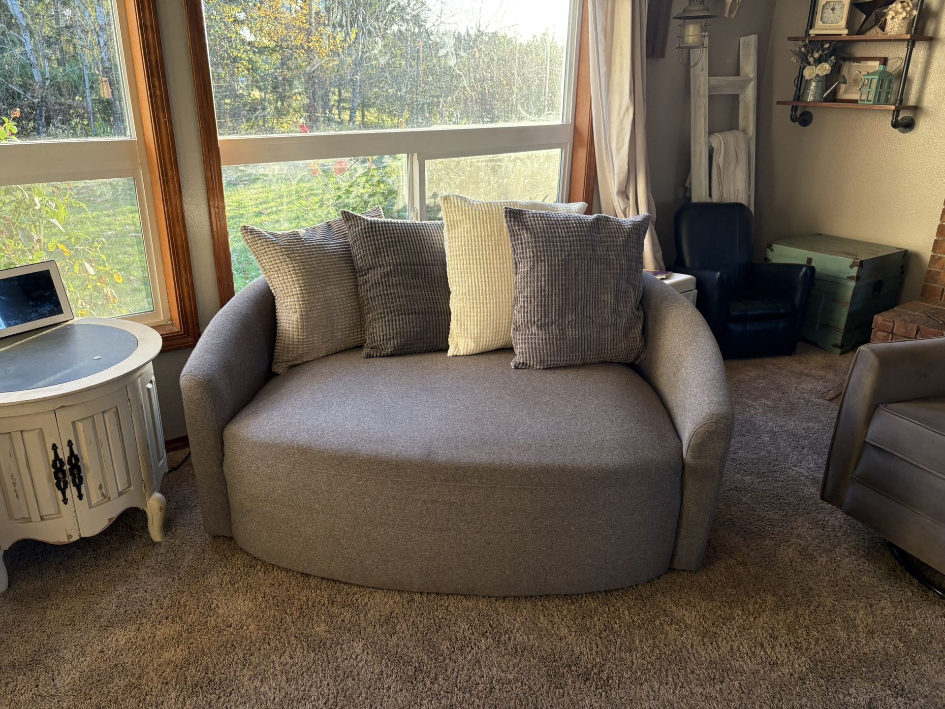 Swivel Snuggle Chair