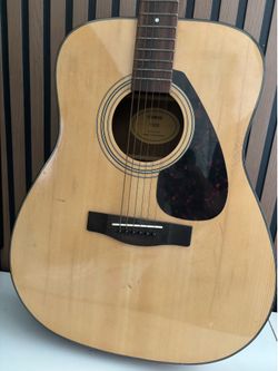 Yamaha F335 Acoustic Guitar