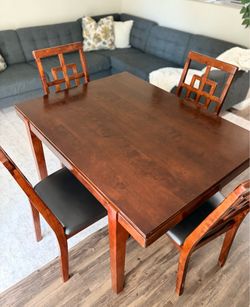 Table with 4 Chairs