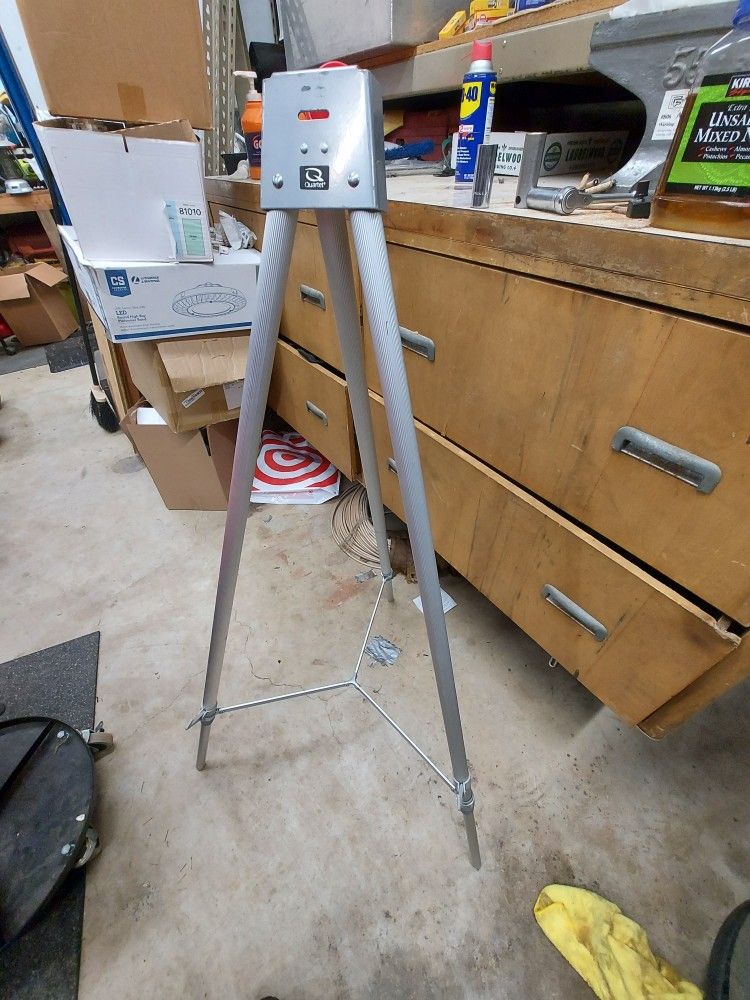 Easel