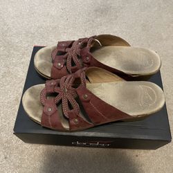 Dansko Serena Waxy Sangria Sandals Size 40 (8.5)