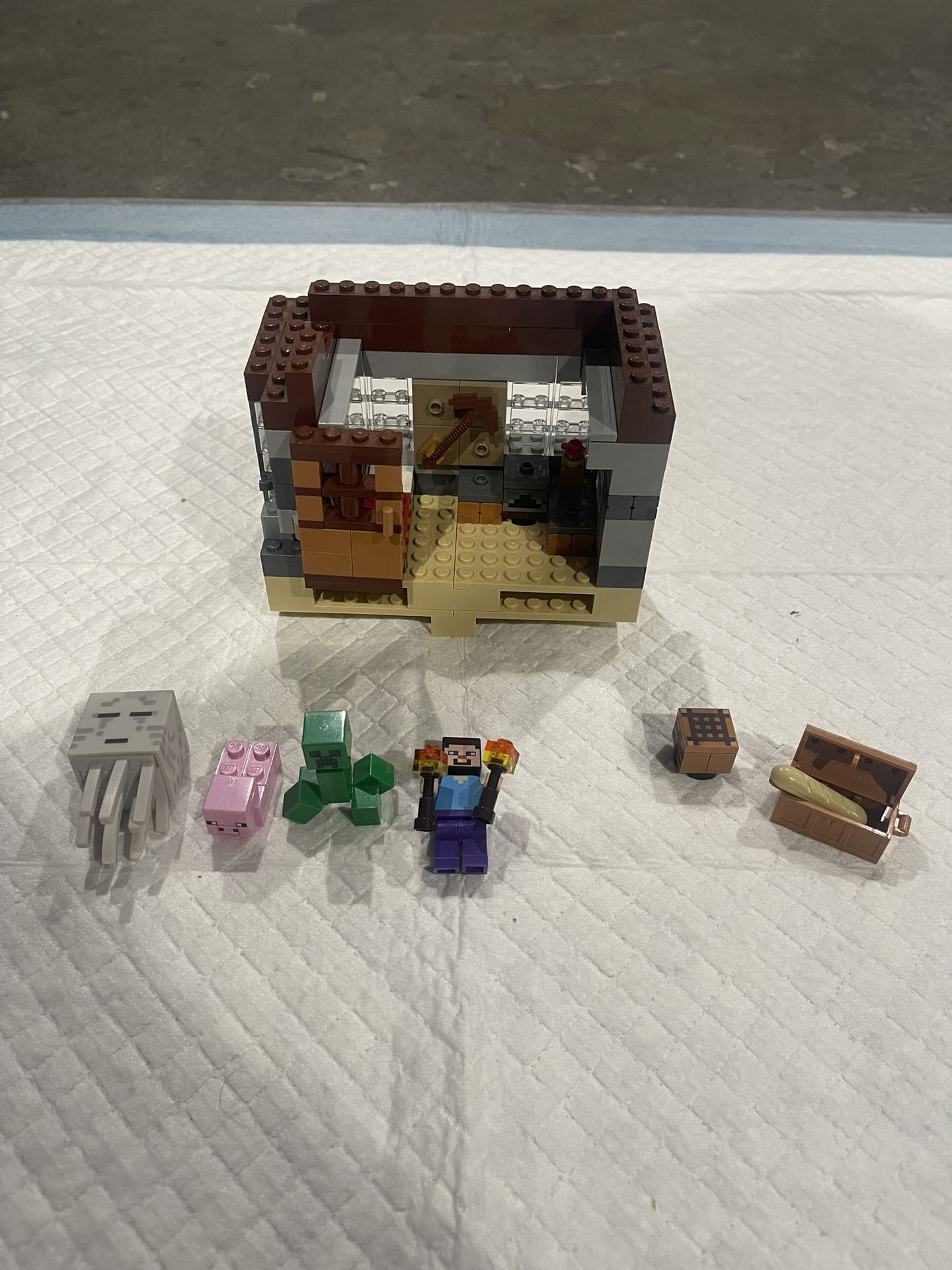 LEGO MINECRAFT House W/ Figures