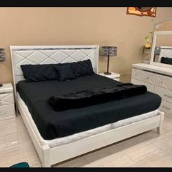 Champagne Dreamur Queen Panel Bed By Ashley Signature ✅Matress Sold Separately 🎈 New Brand 👌