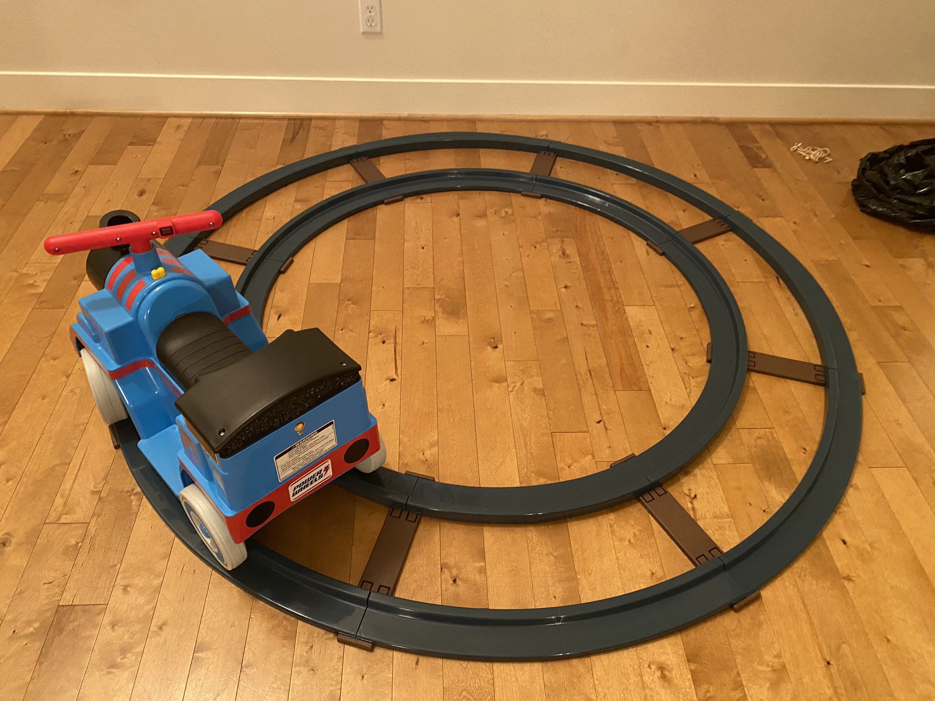 Power Wheels Thomas & Friends Ride-On Train with 3 batteries
