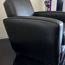 Single Leather Couch used 35-35-35 h-w-l