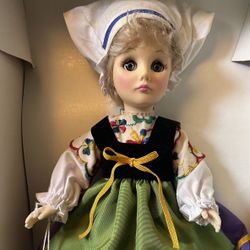 International Porcelain Doll; Sweden 🇸🇪 
