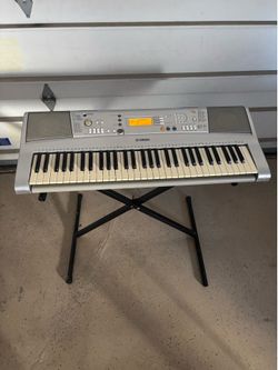 Yamaha 61-Key Keyboard w/ Stand – Works Great