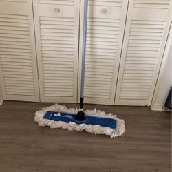 Dust mop