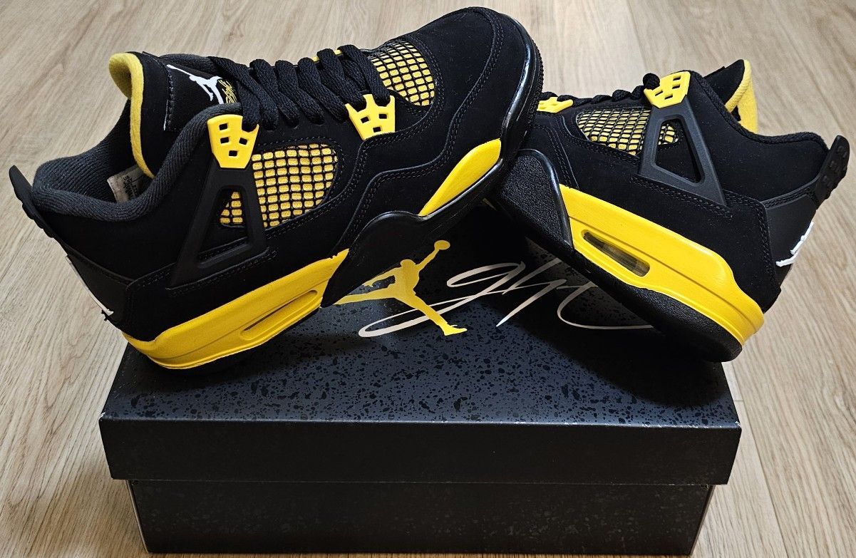 Jordan Retro 4's Size 5.5y Youths