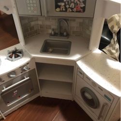 girls Kitchen Valued At $200 Only $100