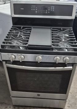 GE Gas Stove W/Convention Oven