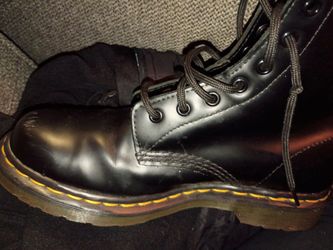 Doc Martens Airwave sz 7 women's